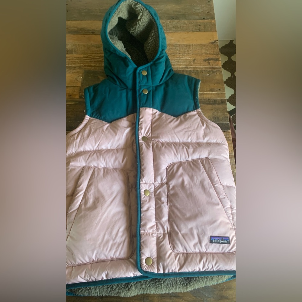 Girls reversible Patagonia Bivy hooded vest
